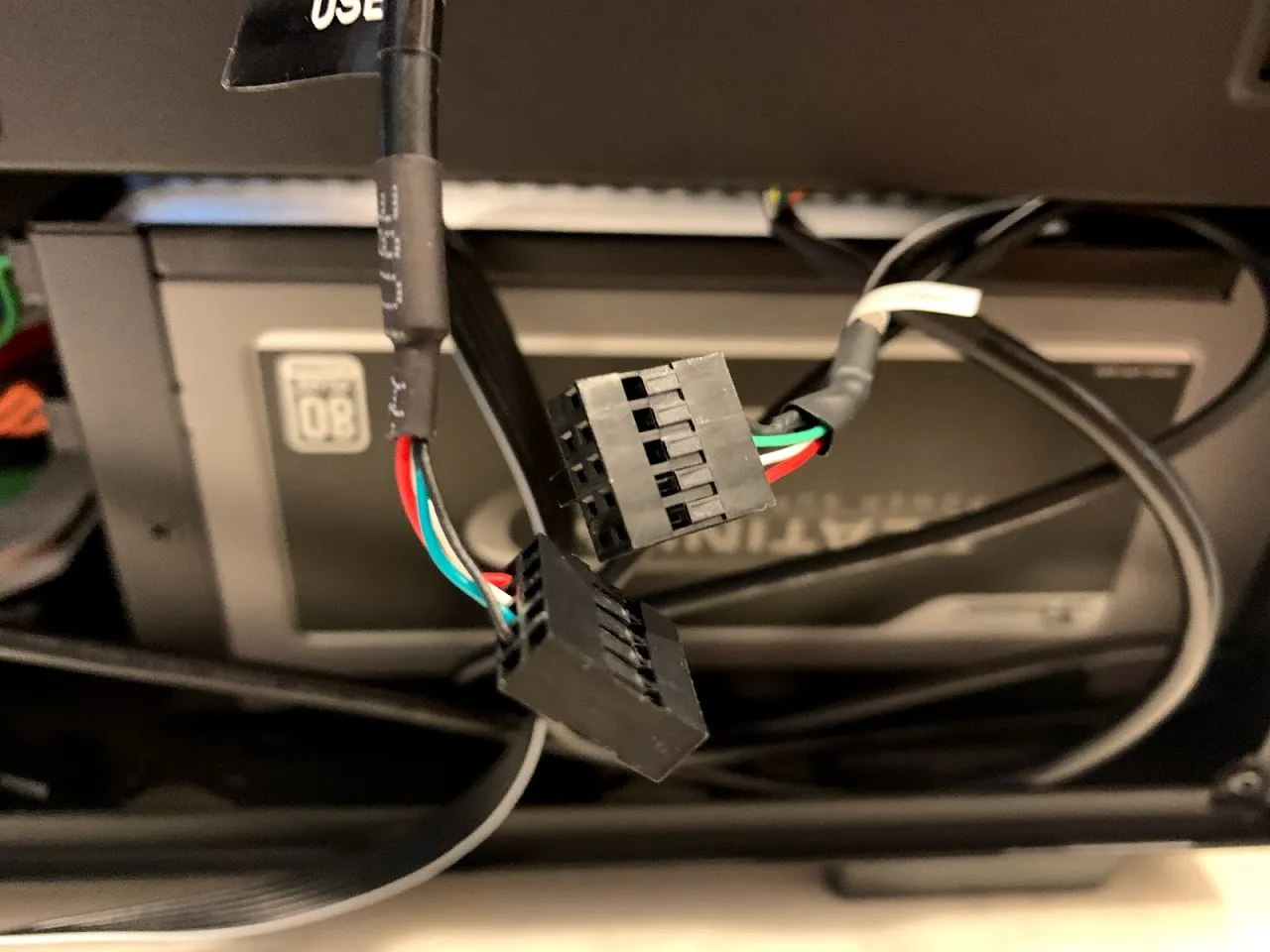 USB connector consuming 4 out of 8 pins